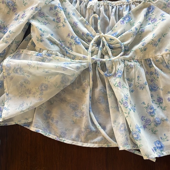 Cropped Floral Blouse - Picture 3 of 3